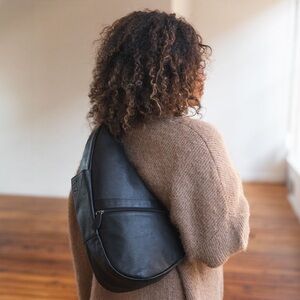 AMERIBAG 19" LEATHER HEALTHY BACK BAG TOTE® (MEDIUM)